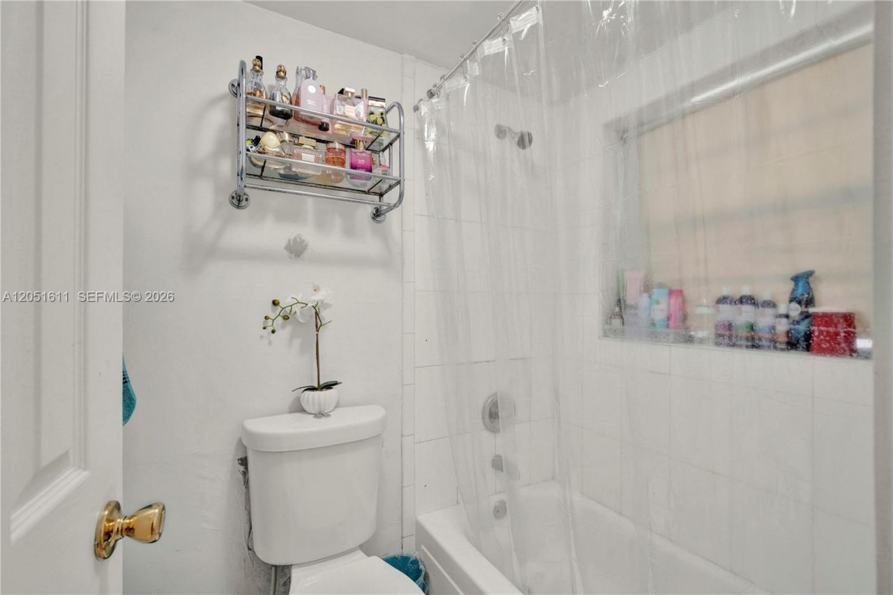 1755 W 60th St, Unit D204, Hialeah, FL 33012 Photo