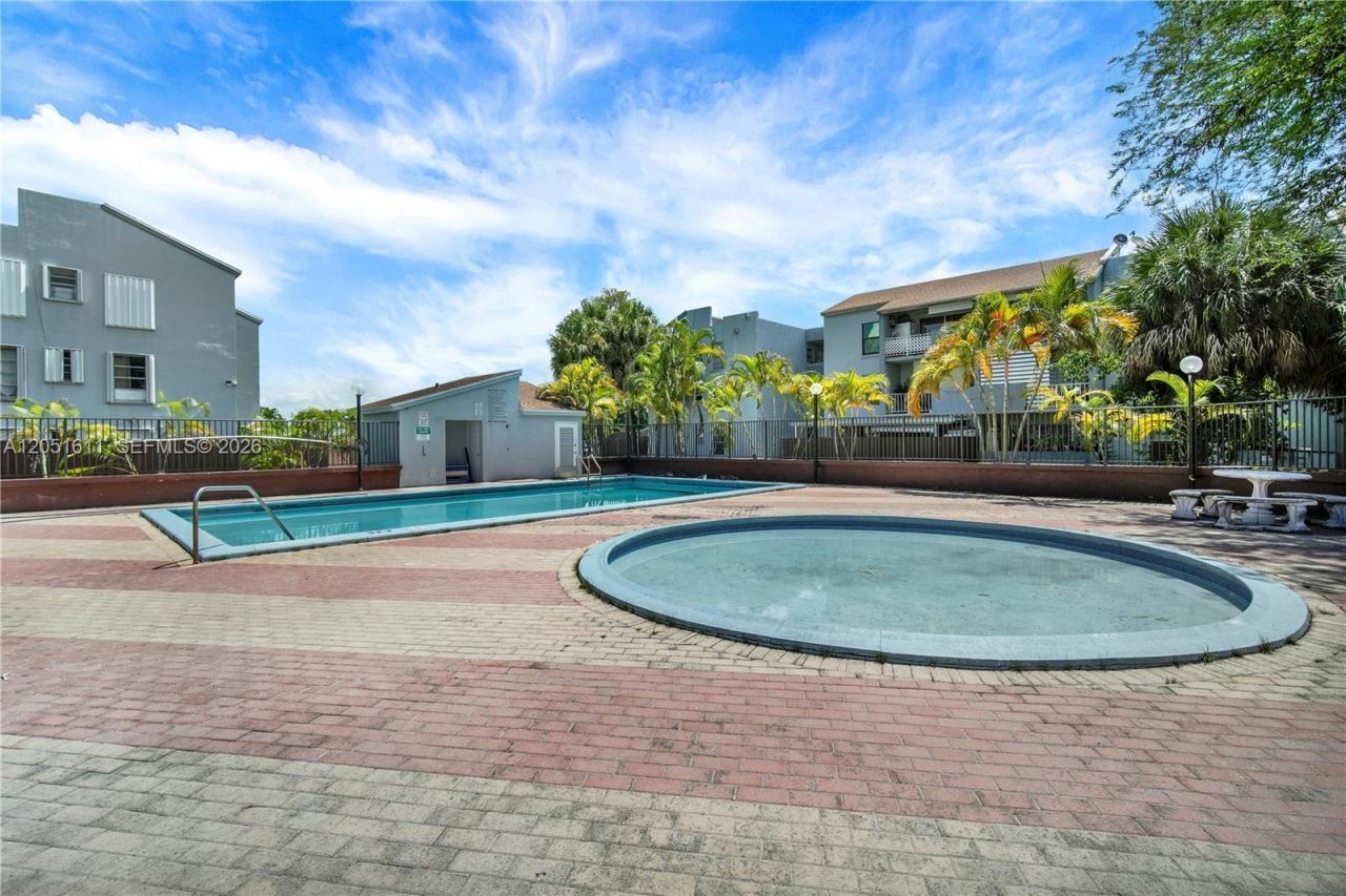 1755 W 60th St, Unit D204, Hialeah, FL 33012 Photo