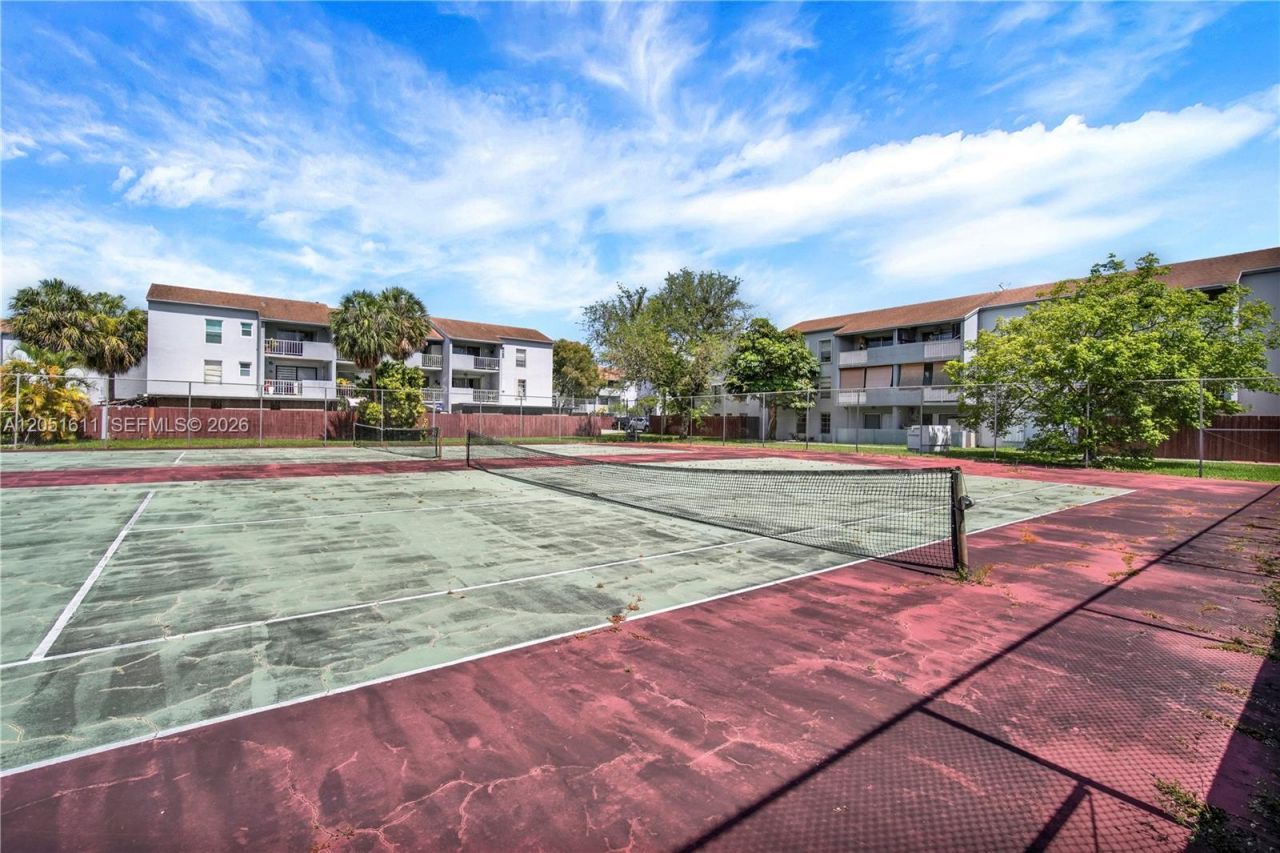 1755 W 60th St, Unit D204, Hialeah, FL 33012 Photo