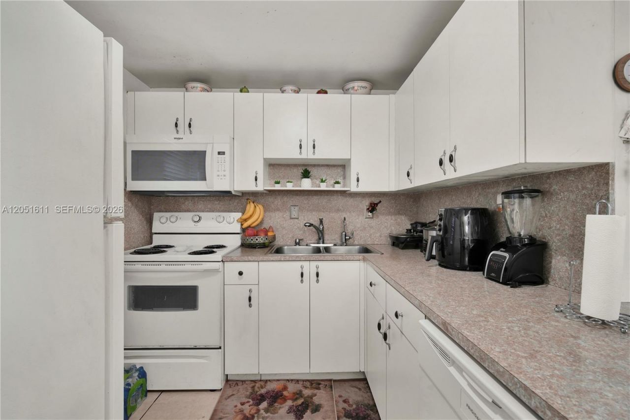 1755 W 60th St, Unit D204, Hialeah, FL 33012 Photo