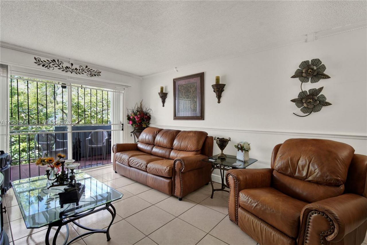 1755 W 60th St, Unit D204, Hialeah, FL 33012 Photo