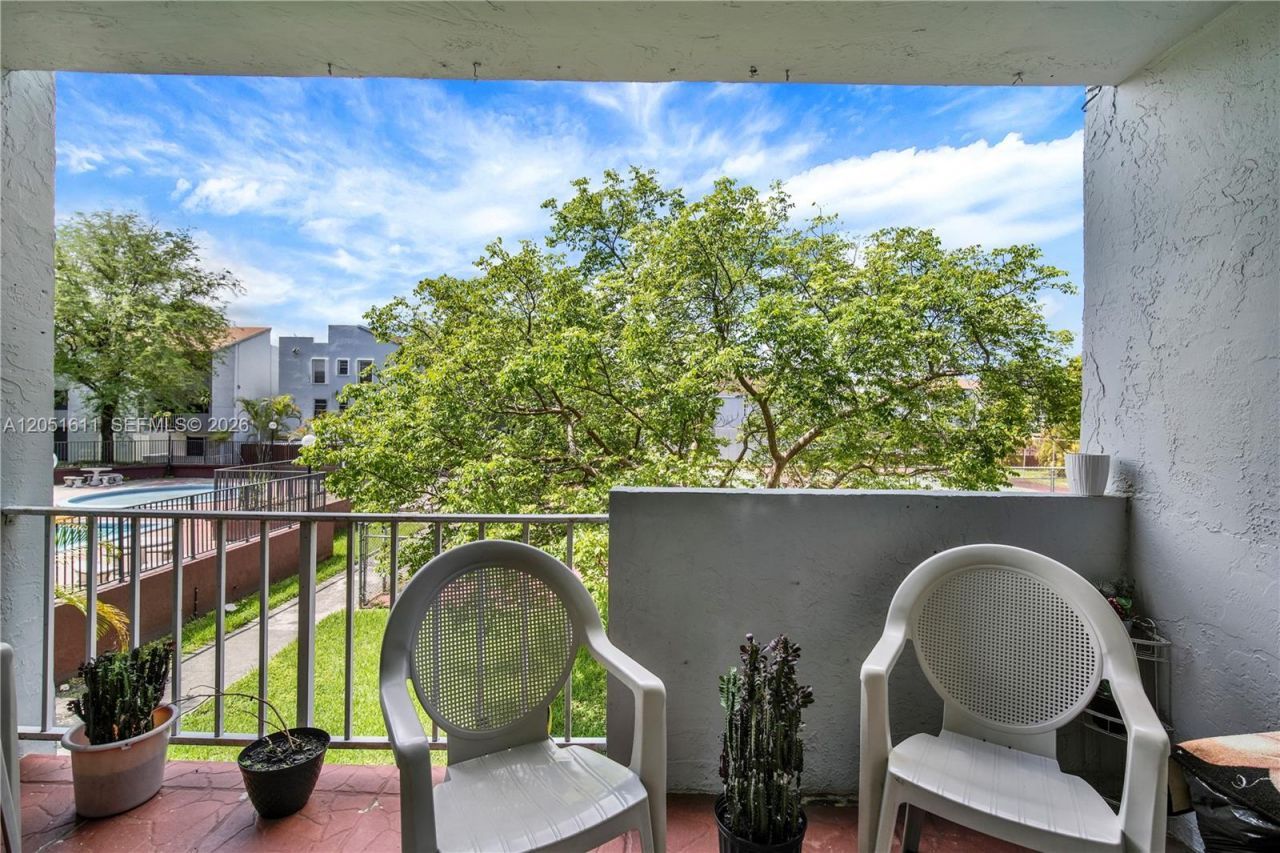 1755 W 60th St, Unit D204, Hialeah, FL 33012 Photo