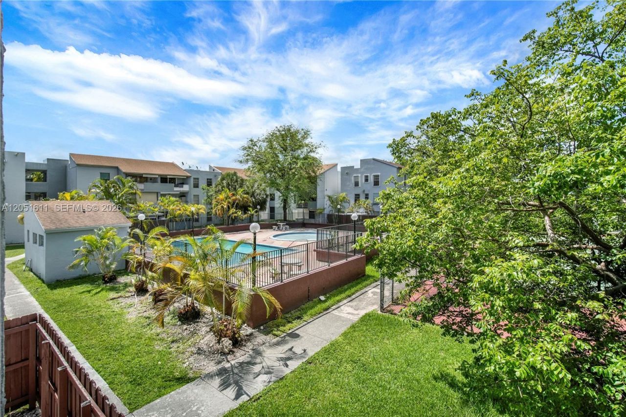 1755 W 60th St, Unit D204, Hialeah, FL 33012 Photo
