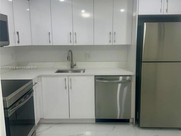 4166 Inverrary Dr, Unit 210, Lauderhill, FL 33319