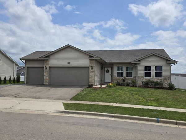 922 Margarets Way, Belleville, WI 53508