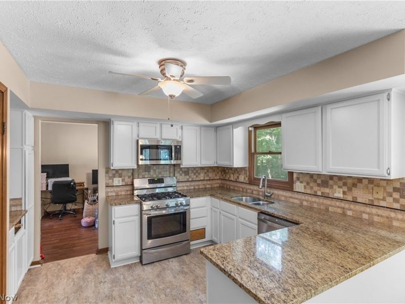8121 Yorkshire Drive, Mentor, OH 44060 Photo 4