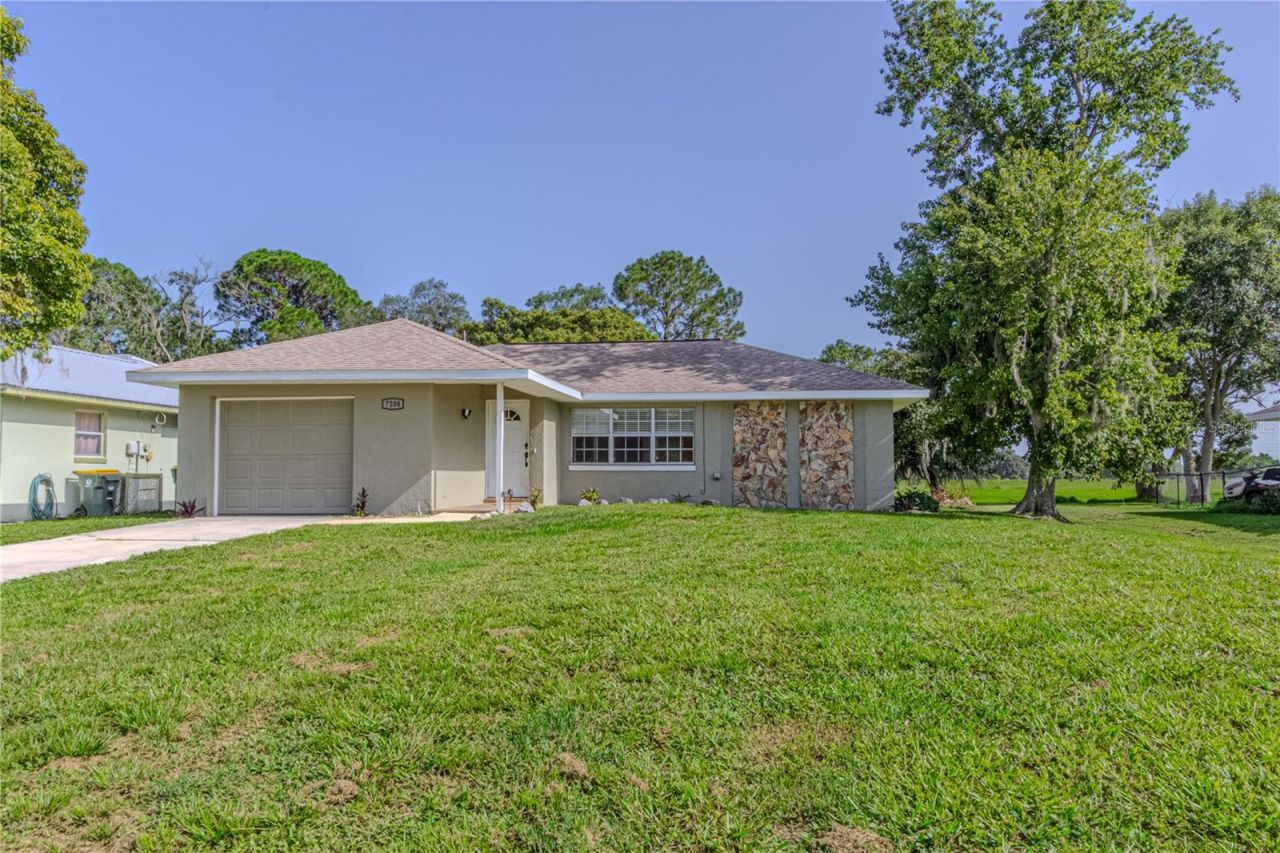 7208 Honeysuckle Drive , Sebring, FL 33876 Photo