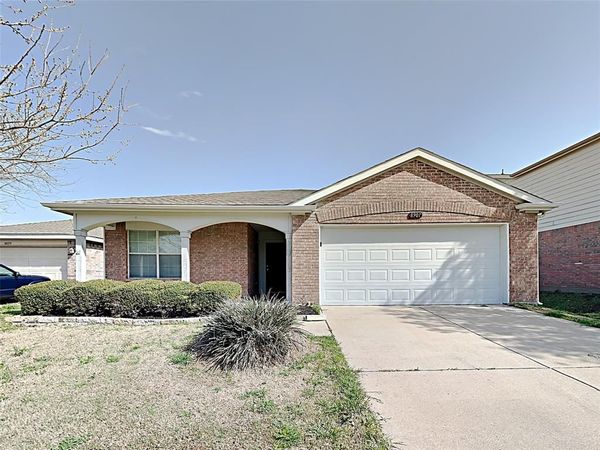 8901 King Ranch Drive, Cross Roads, TX 76227