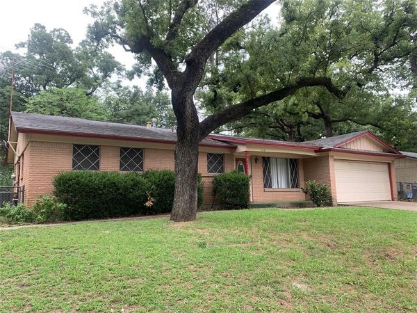 132 Skylark Drive, Azle, TX 76020