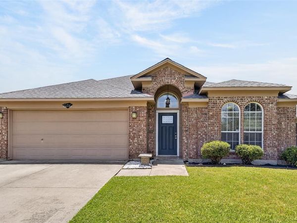 1025 Highland Station Drive, Saginaw, TX 76131
