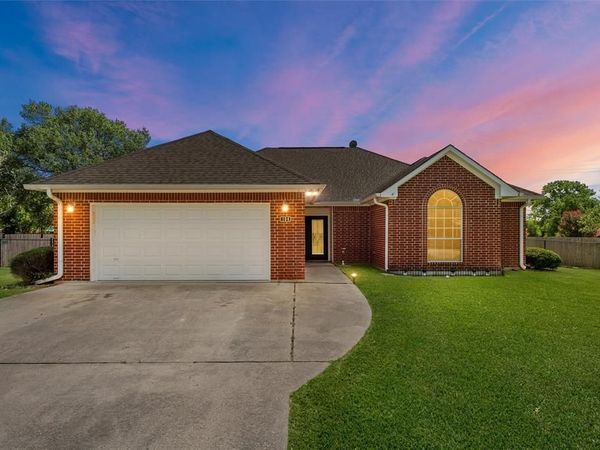 104 Frost Creek Avenue, Groesbeck, TX 76642