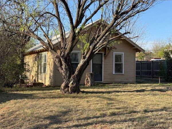 718 E Oliver Street, Stamford, TX 79553