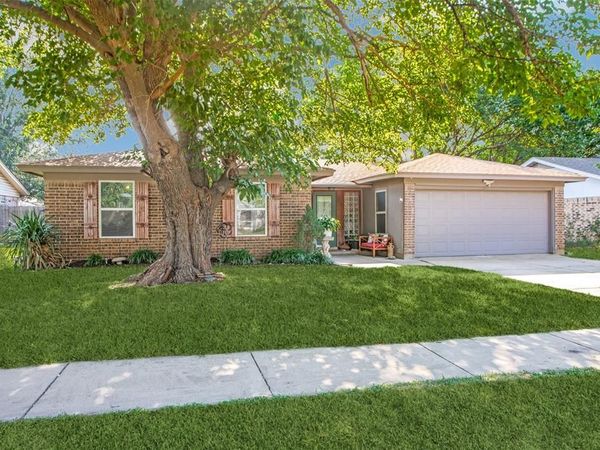 217 N Heights Drive, Crowley, TX 76036