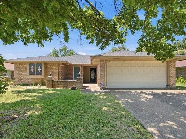200 Almond Lane, Euless, TX 76039