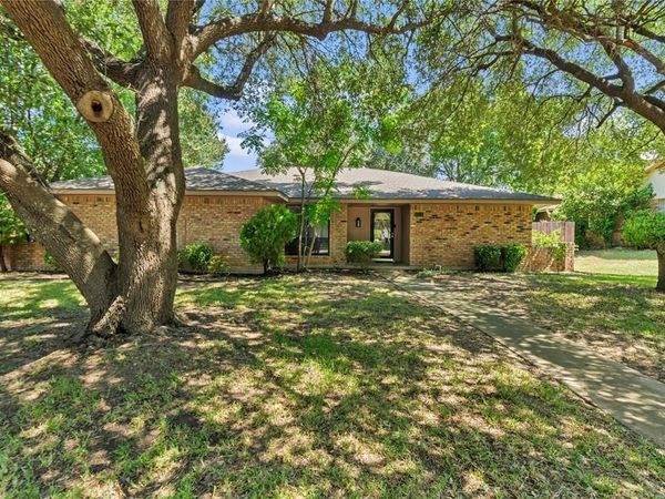 801 Waynelee Drive, Lancaster, TX 75146