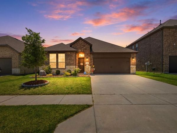 10936 Los Alamos Drive, Aubrey, TX 76227