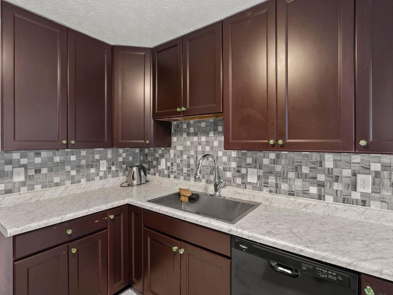 1408 Cider Mill Court, Columbus, OH 43204 Photo 7