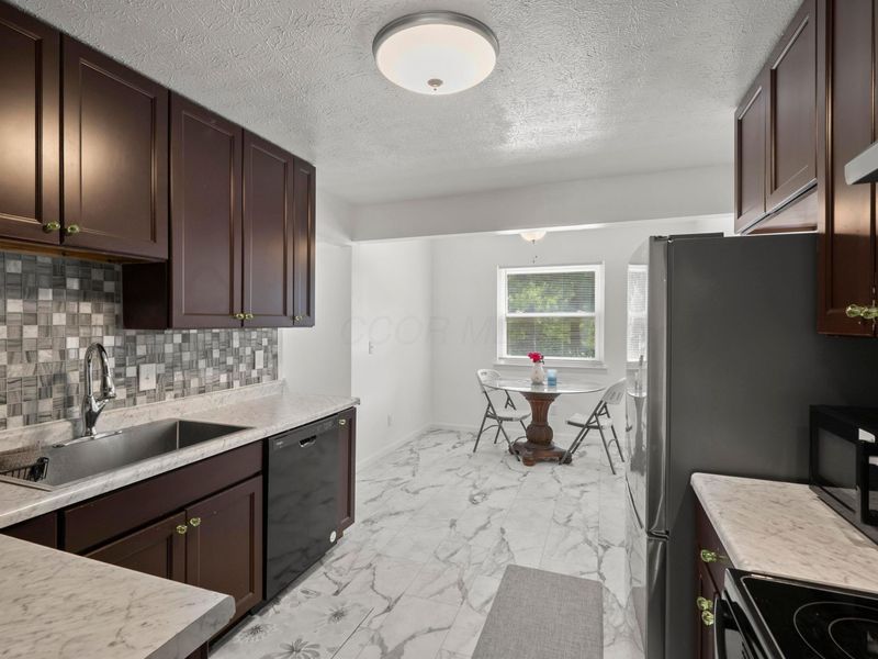 1408 Cider Mill Court, Columbus, OH 43204 Photo 8