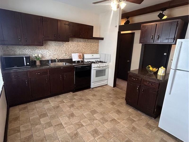1707 W 31st Place, Cleveland, OH 44113 Photo 4