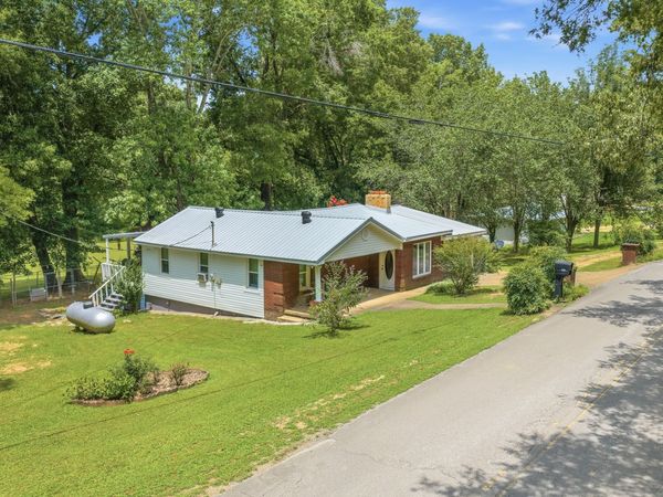 8120 Mount Carmel Rd , Decaturville, TN 38329