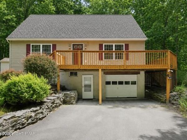 30 Juniper Way, Hawley, PA 18428
