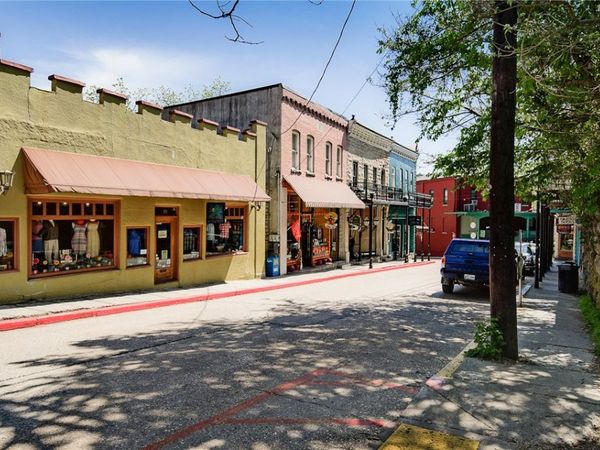 93 Spring Street , Eureka Springs, AR 72632