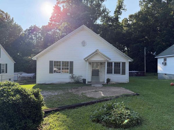 244 OAK ST, Selmer, TN 38375
