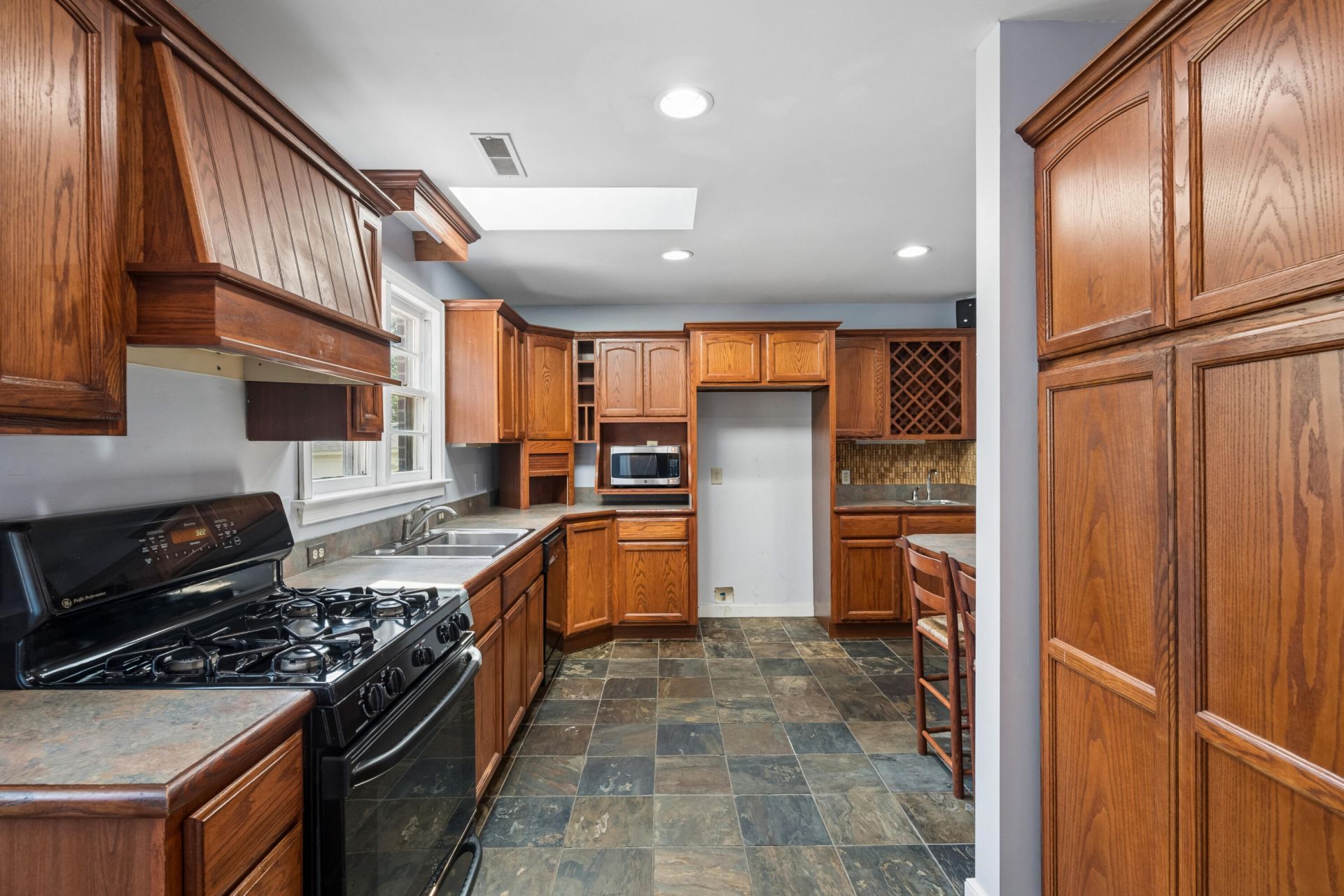 140 Chadwick Drive Photo 10