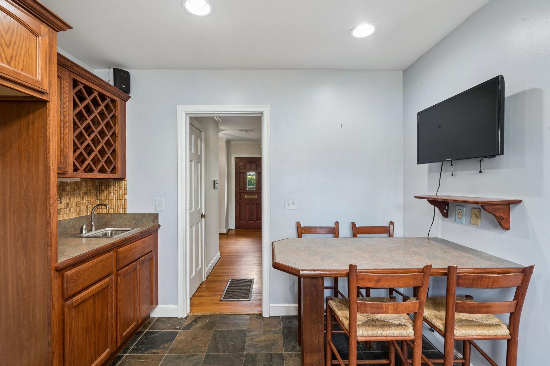 140 Chadwick Drive Photo 12