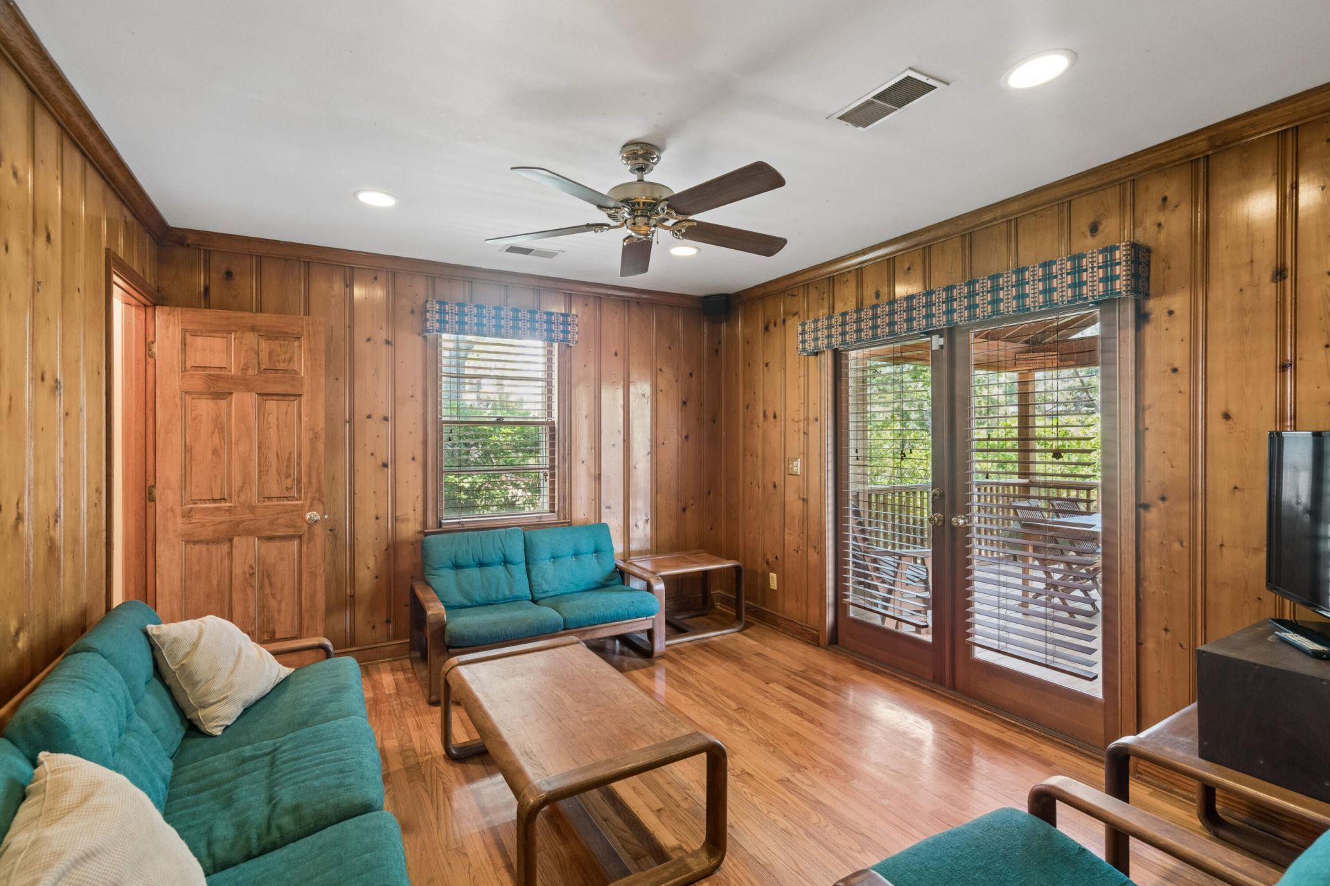 140 Chadwick Drive Photo 17