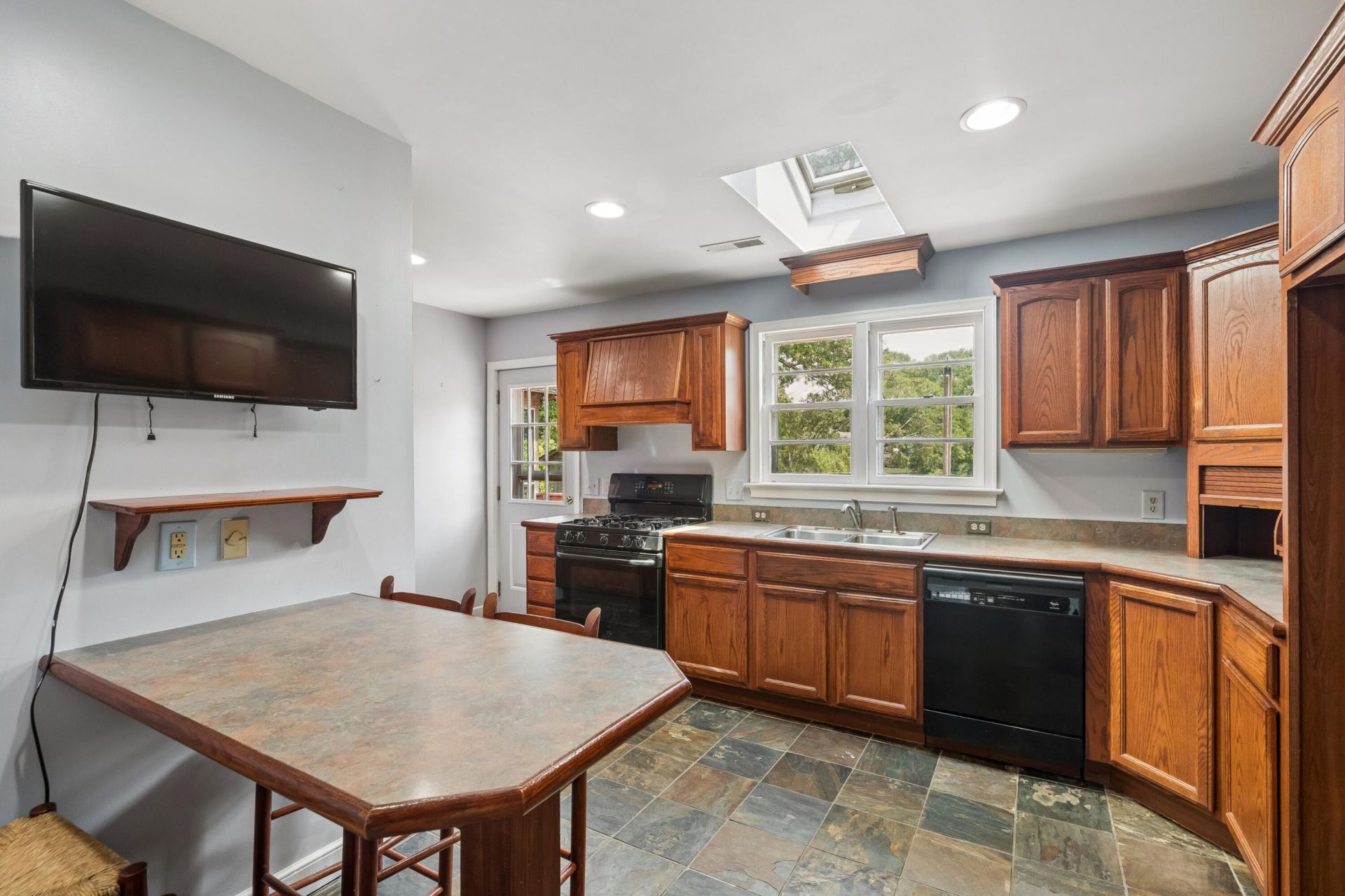 140 Chadwick Drive Photo 9