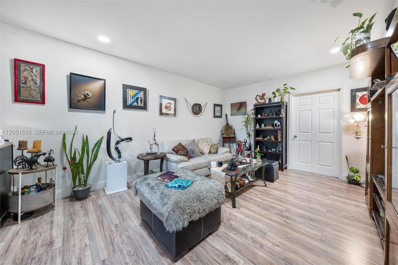 740 NW 135 St, North Miami, FL 33168 Photo