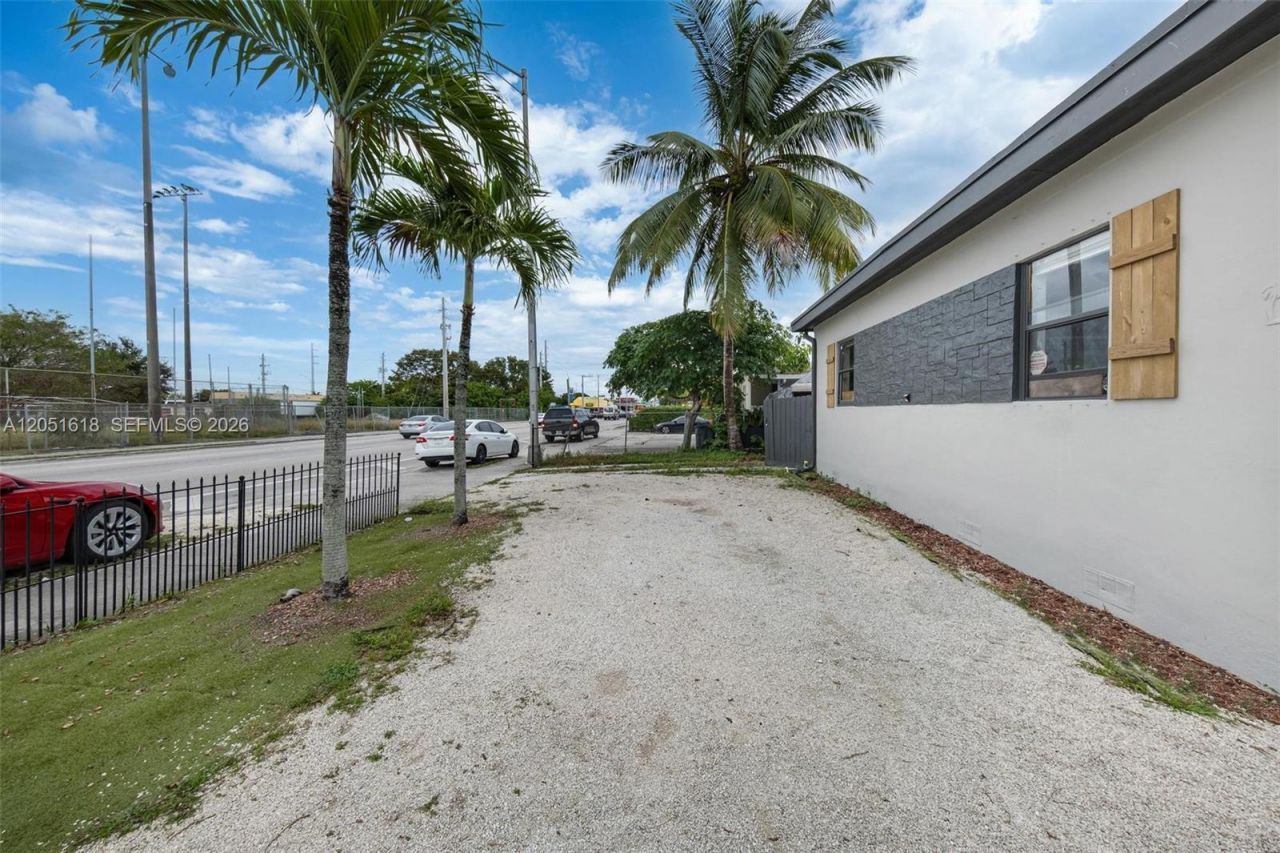740 NW 135 St, North Miami, FL 33168 Photo