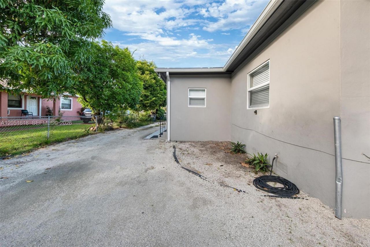 740 NW 135 St, North Miami, FL 33168 Photo