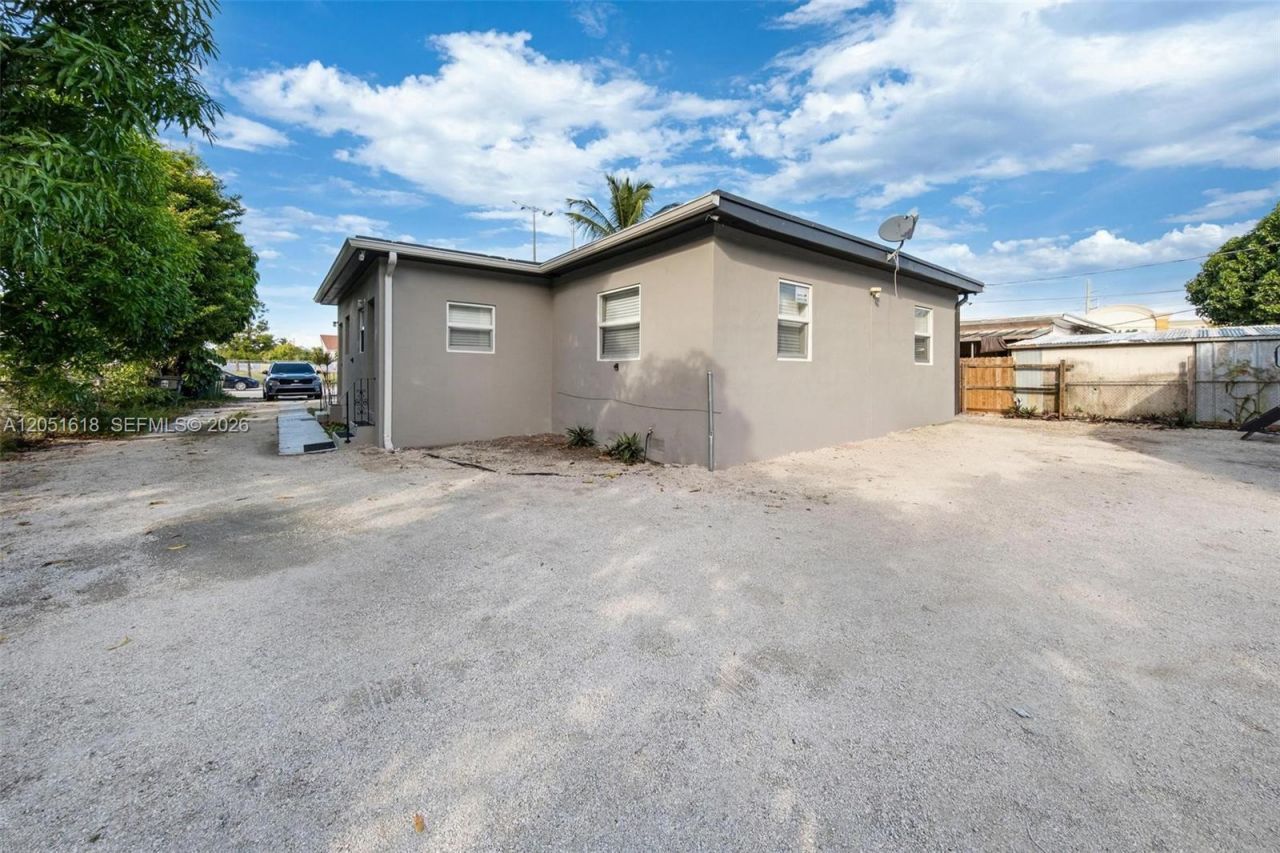 740 NW 135 St, North Miami, FL 33168 Photo