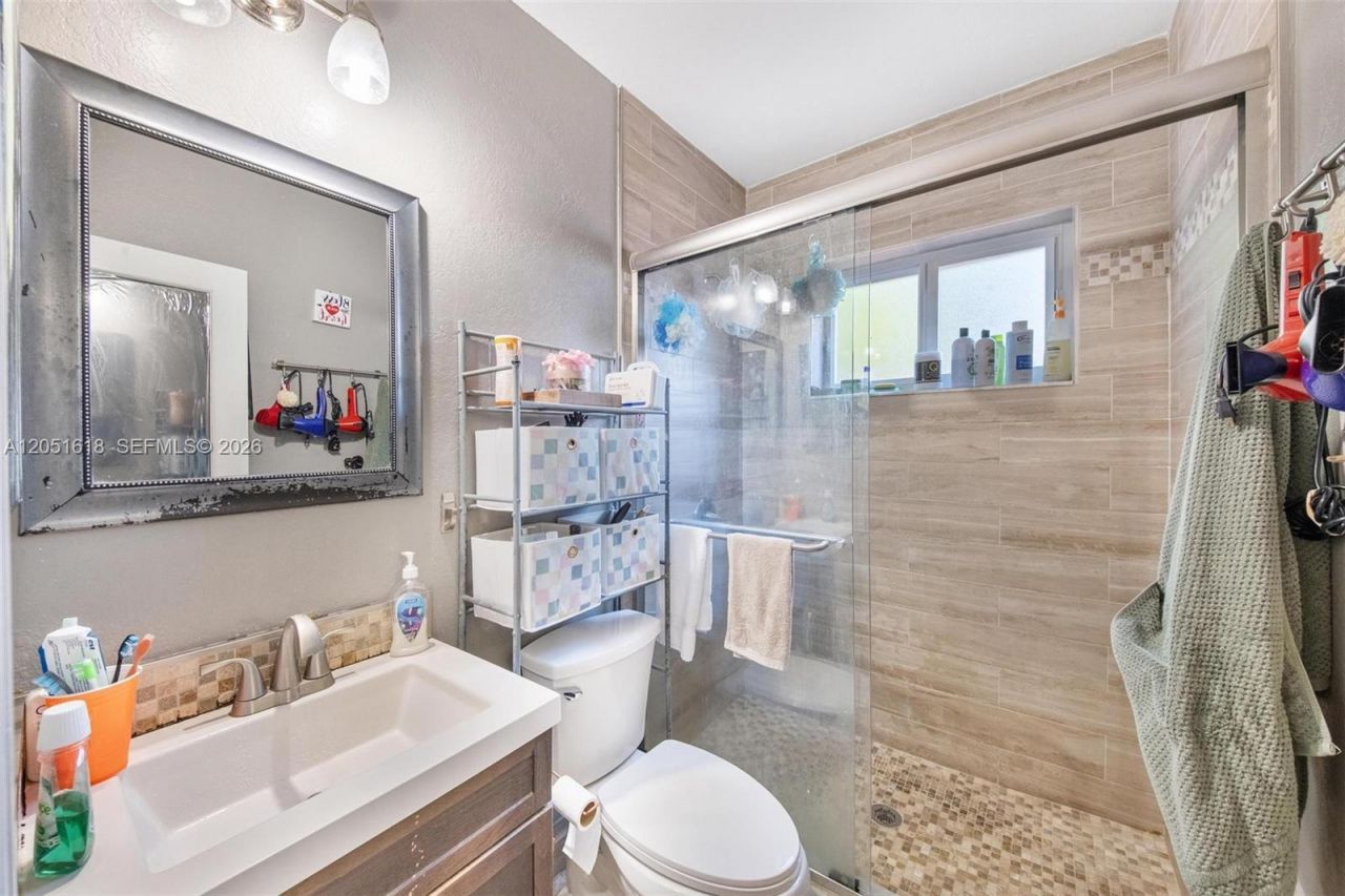 740 NW 135 St, North Miami, FL 33168 Photo