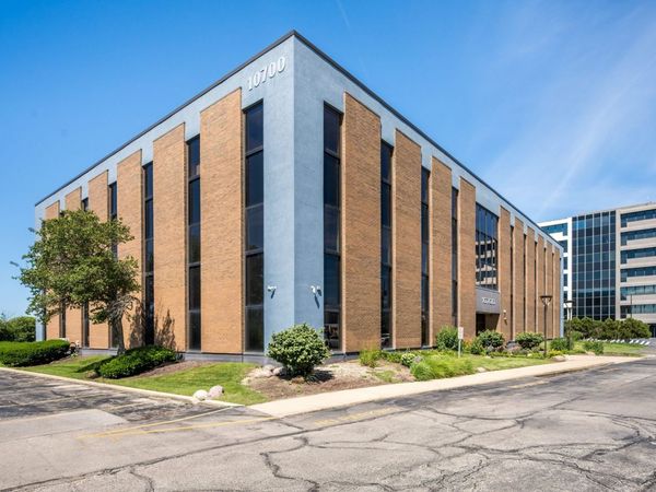 10700 W Higgins Road , Unit 300, Rosemont, IL 60018