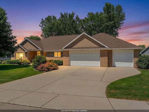 568 ROYAL ST PATS DRIVE, Wrightstown, WI 54180