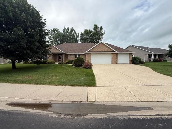 568 ROYAL ST PATS DRIVE, Wrightstown, WI 54180