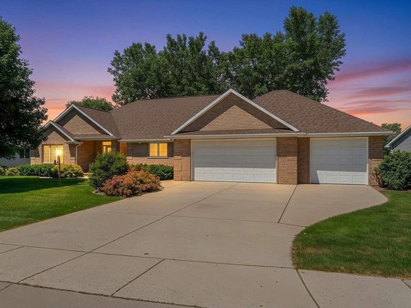 568 ROYAL ST PATS DRIVE, Wrightstown, WI 54180