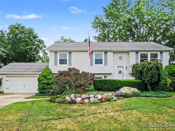 6635 E Via Vista Court NE, Rockford, MI 49341