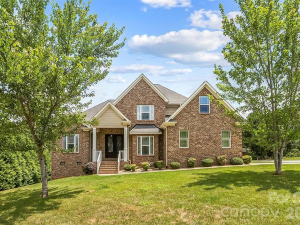 1776 White Water Court , Hickory, NC 28602