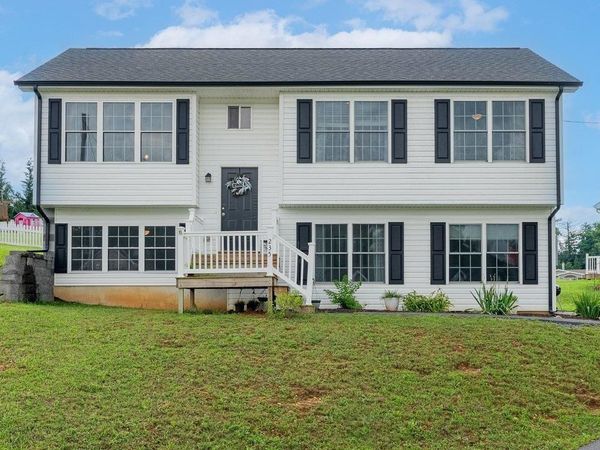 235 LOCUSTDALE LOOP, SHENANDOAH, VA 22849