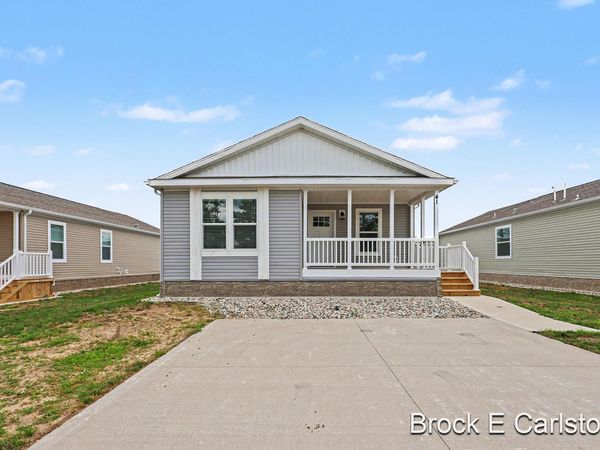 1283 E Ellis Road, Unit 41, Norton Shores, MI 49441