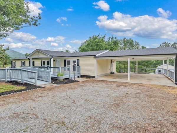104 Fresh Meadow LN , Vinton, VA 24179