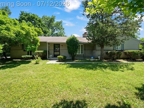 28924 LORIKAY Street W, Farmington Hills, MI 48334