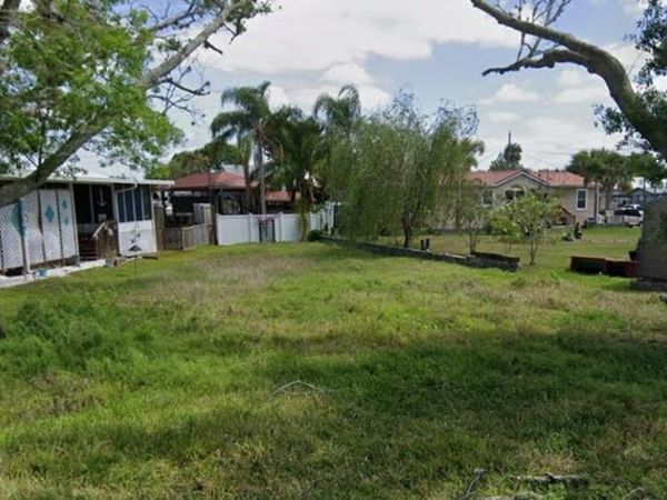 179 SPORTSMAN DRIVE , WELAKA, FL 32193