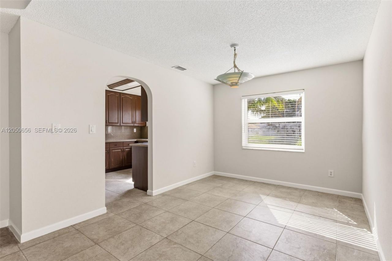 1273 NW 192nd Ter, Pembroke Pines, FL 33029 Photo