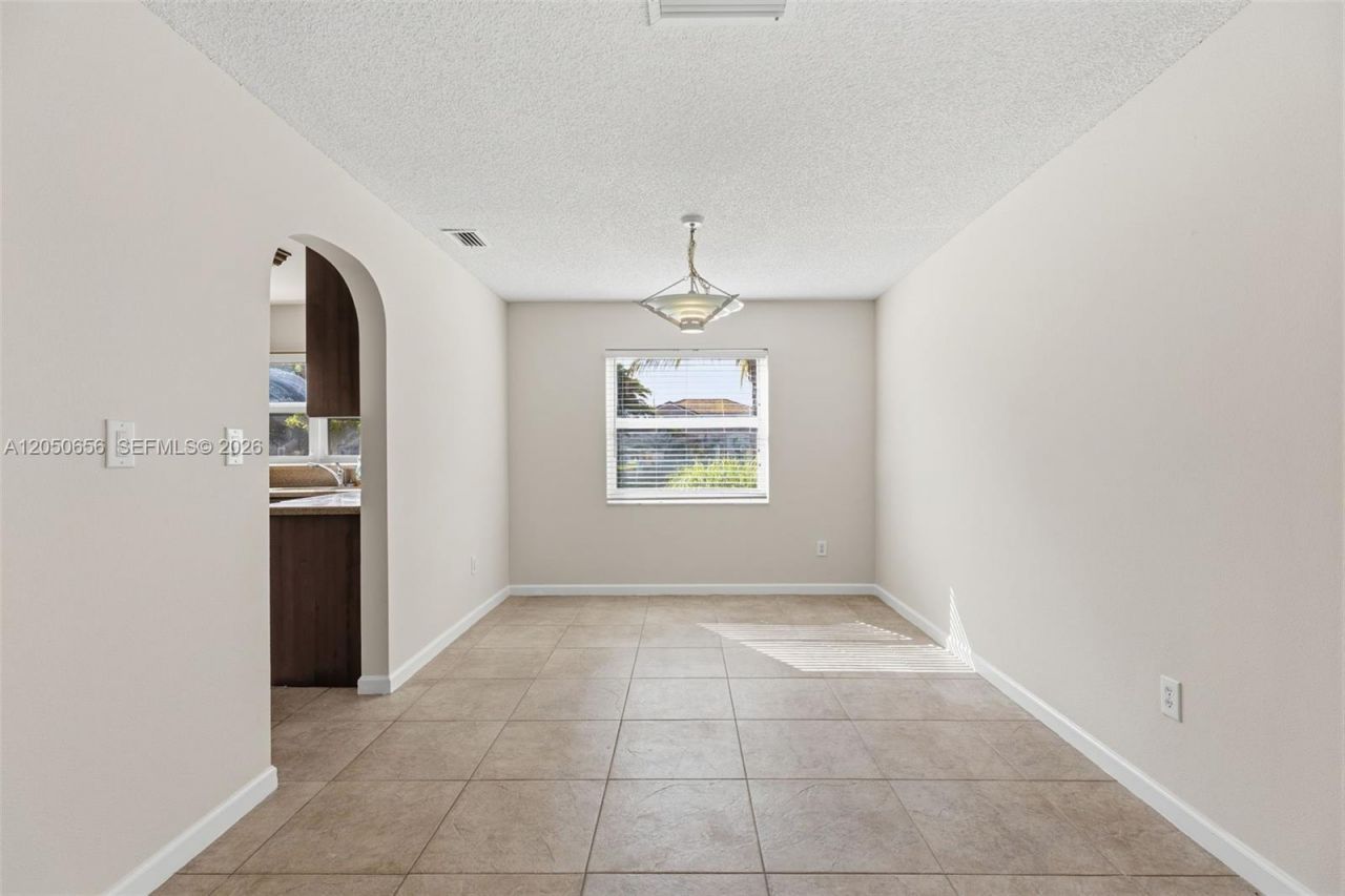 1273 NW 192nd Ter, Pembroke Pines, FL 33029 Photo