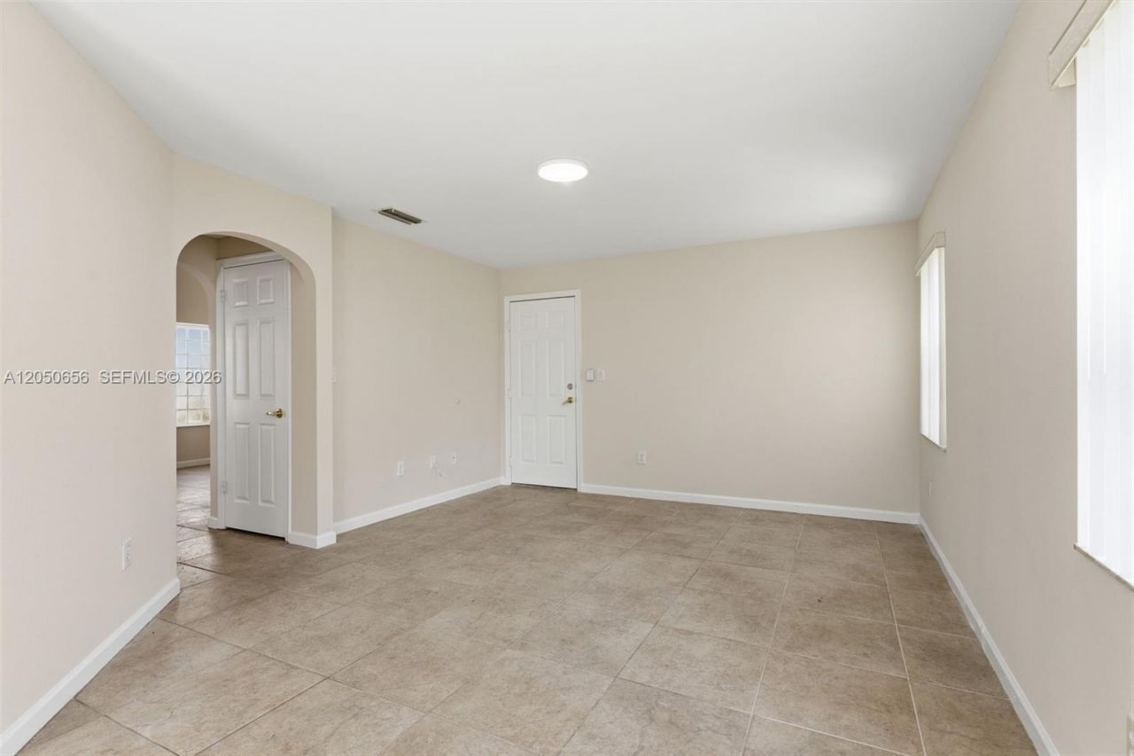 1273 NW 192nd Ter, Pembroke Pines, FL 33029 Photo